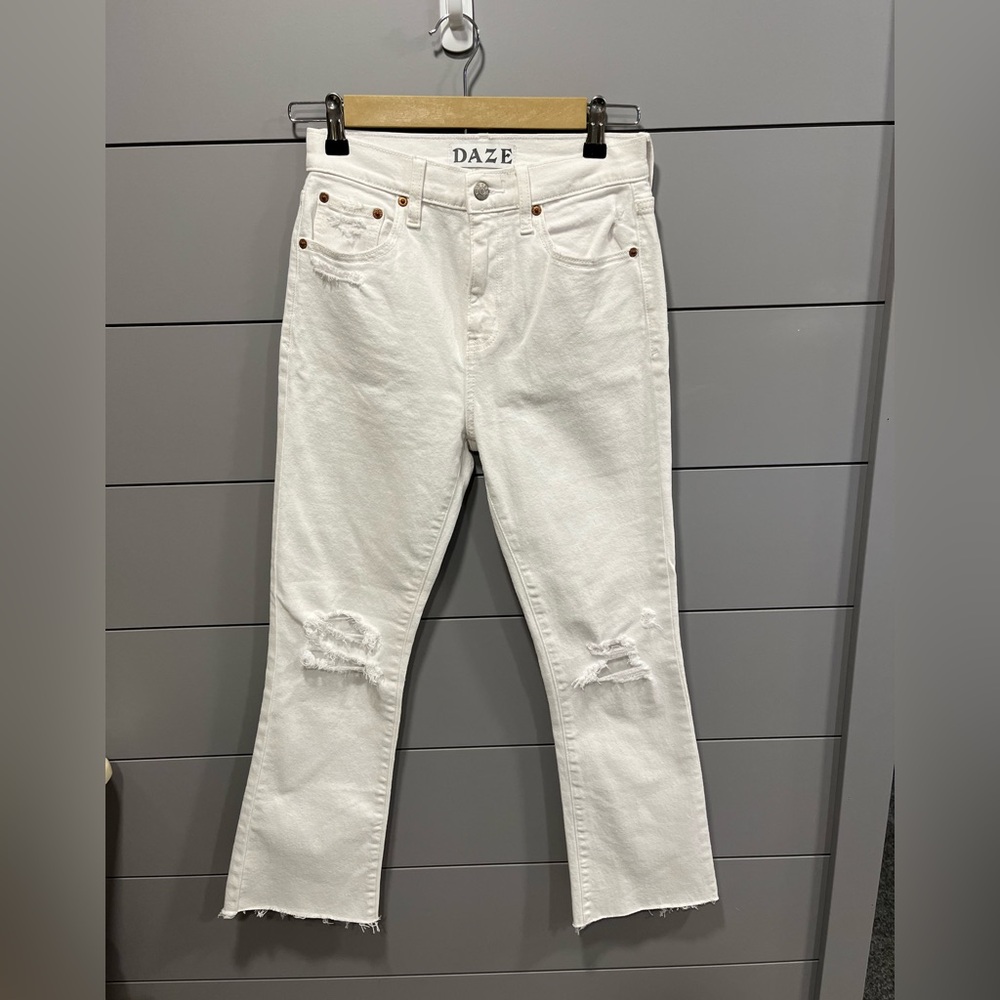 NWOT Daze white distressed Jean size 25